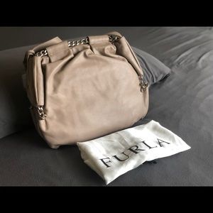 (NWOT)Furla leather shoulder bag with chain detail